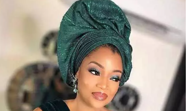 Splendid Aso Ebi styles for Pretty Ladies to Trend with in 2021 [Photos]