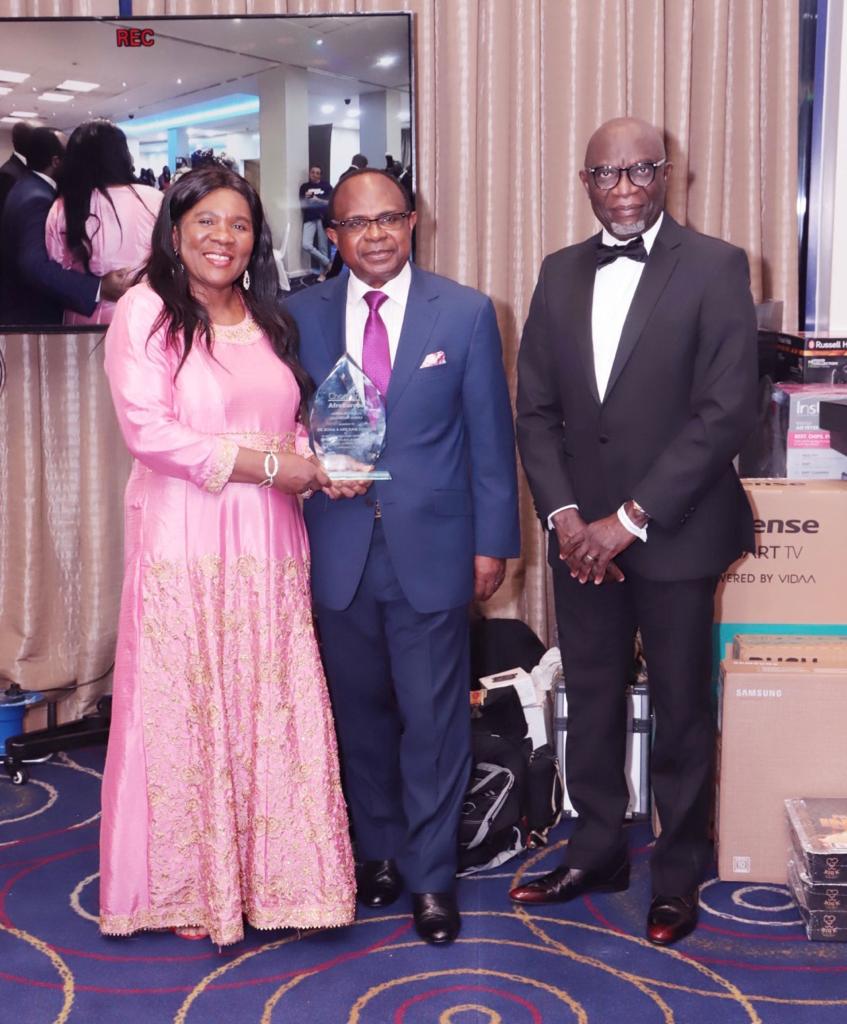 AFROEUROPA 2023 Leadership Award presented by The Managing Director of Guaranty Trust Bank UK, Mr. Gbenga Alade to Dr Boma & Mrs June Douglas 